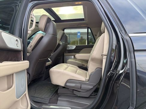 Used 2023 Lincoln Navigator L Reserve AWD/4WD image 11