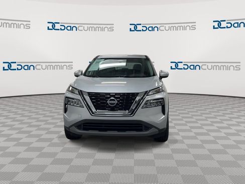 Used 2023 Nissan Rogue SV AWD/4WD image 3