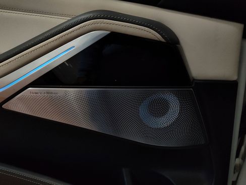 Used 2023 BMW X7 M60i w/ Executive Package image 27