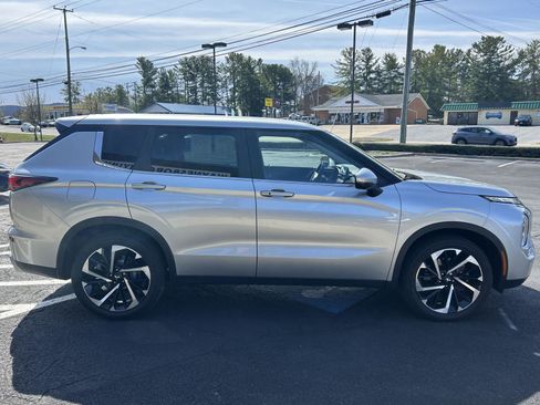 Used 2022 Mitsubishi Outlander SE image 8