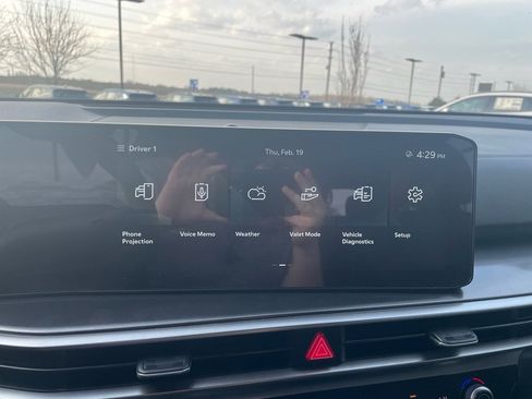 Used 2025 Kia Sorento S image 14