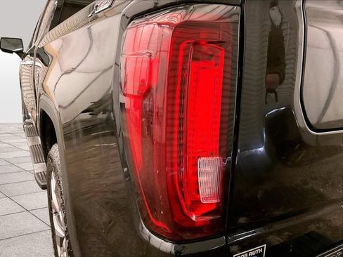 Used 2022 GMC Sierra 1500 SLT w/ SLT Premium Plus Package AWD/4WD image 28