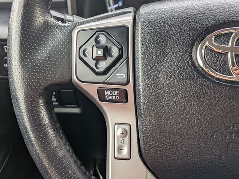 Used 2018 Toyota 4Runner SR5 Premium AWD/4WD image 17