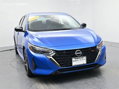 Used 2024 Nissan Sentra SR w/ SR Premium Package image 2
