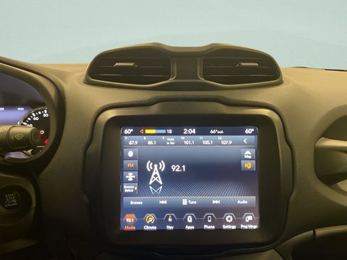 Used 2022 Jeep Renegade Latitude AWD/4WD image 10
