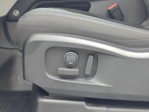 Used 2025 Land Rover Defender 110 S image 11