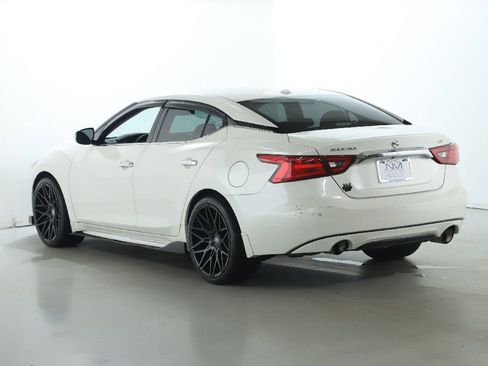 Used 2017 Nissan Maxima 3.5 SV w/ Interior Lighting Package image 38