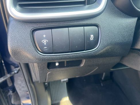 Used 2018 Kia Sorento LX image 46