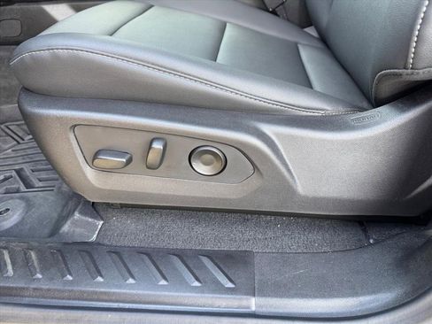 Used 2025 Chevrolet Colorado LT w/ LT Convenience Package image 15