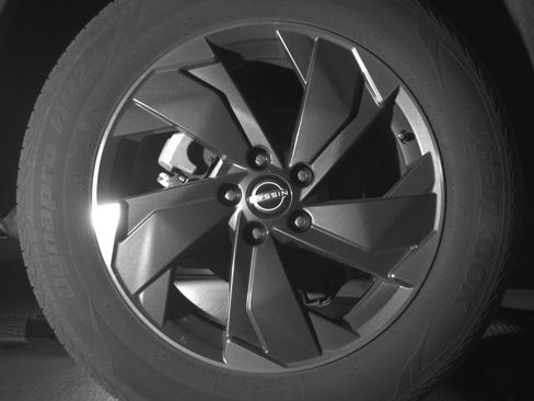 Used 2025 Nissan Rogue SV image 15