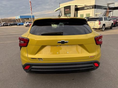 Used 2024 Chevrolet Trax RS w/ Driver Confidence Package image 4