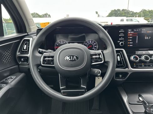 Used 2021 Kia Sorento LX AWD/4WD image 17