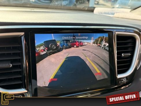 Used 2024 Chrysler Pacifica Touring-L image 24