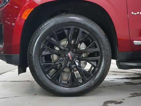 Used 2024 GMC Yukon XL SLT w/ SLT Luxury Package AWD/4WD image 32