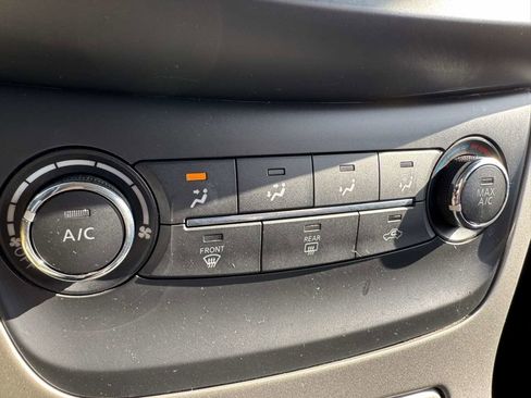 Used 2015 Nissan Sentra S image 27