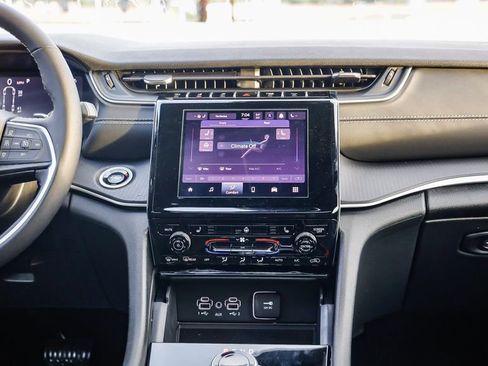 New 2025 Jeep Grand Cherokee L Altitude image 14