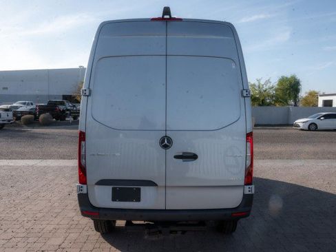 Used 2025 Mercedes-Benz Sprinter 2500 image 6