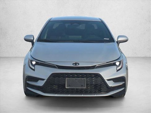 Used 2023 Toyota Corolla SE image 2