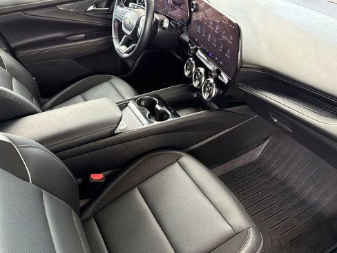 Used 2024 Chevrolet Blazer EV LT AWD/4WD image 25