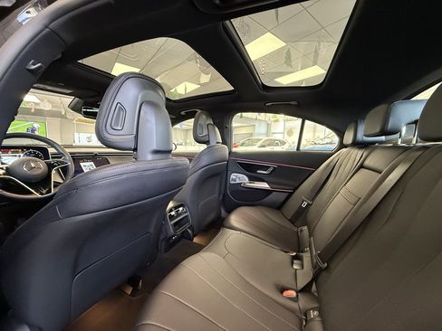 Used 2025 Mercedes-Benz E 350 Sedan image 7