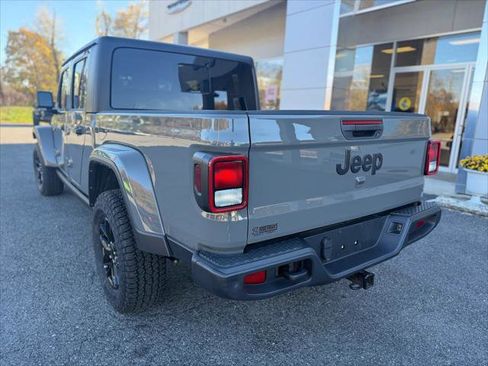 Certified 2022 Jeep Gladiator Sport image 13