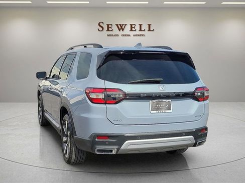 Used 2024 Honda Pilot Elite image 3
