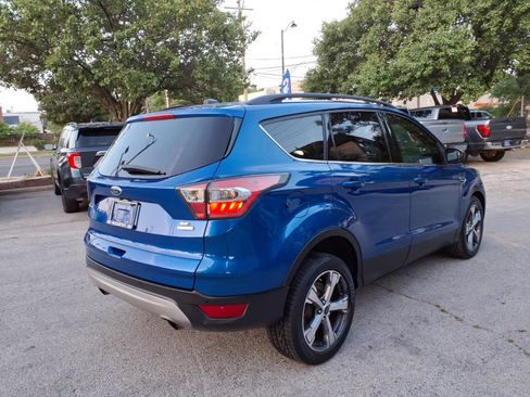 Used 2017 Ford Escape SE w/ Equipment Group 201A FWD image 3
