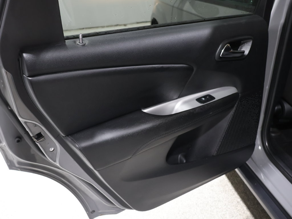 Used 2019 Dodge Journey SE FWD image 17