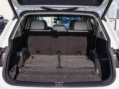 Used 2018 Volkswagen Tiguan SEL image 28