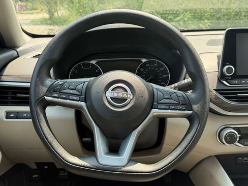 Used 2025 Nissan Altima 2.5 SV FWD image 28