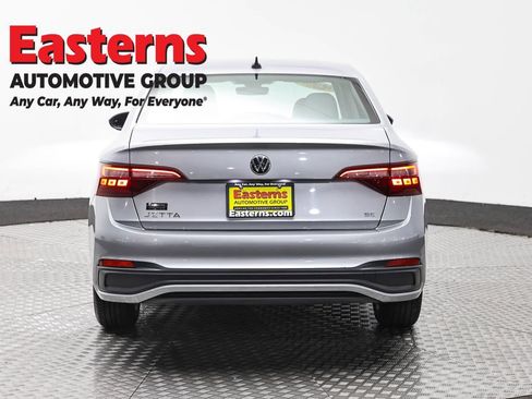 Used 2024 Volkswagen Jetta SE FWD image 6