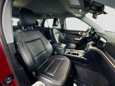 Used 2022 Ford Explorer XLT w/ Equipment Group 202A image 30