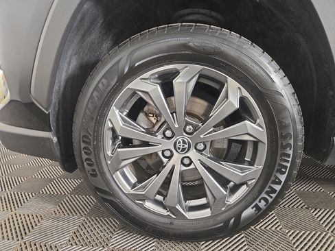 Used 2022 Toyota RAV4 XLE Premium AWD/4WD image 35