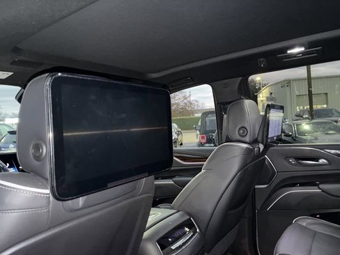 Used 2021 Cadillac Escalade Premium Luxury w/ LPO, Illumination Package image 16