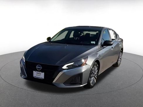 Used 2025 Nissan Altima 2.5 SV image 4