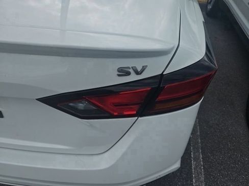 Used 2023 Nissan Altima 2.5 SV w/ SV Premium Package FWD image 5