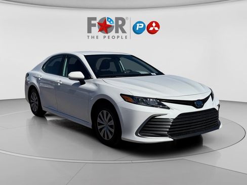Used 2023 Toyota Camry LE image 2