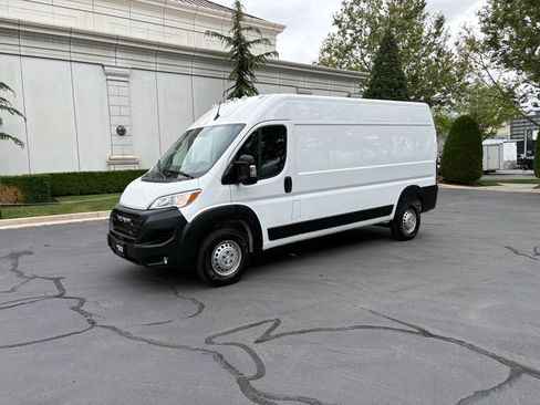 Used 2026 RAM ProMaster 2500 w/ Convenience Group FWD image 2