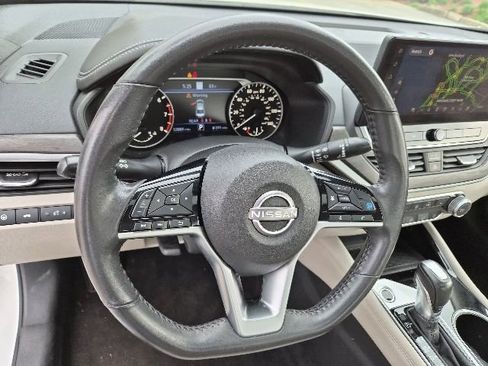 Used 2024 Nissan Altima 2.5 SV w/ SV Premium Package FWD image 18
