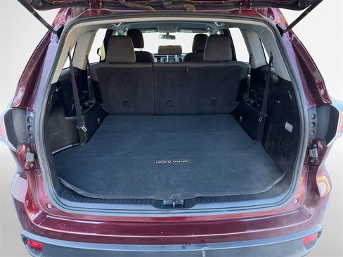 Used 2015 Toyota Highlander LE image 23