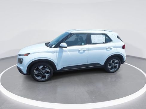 Used 2025 Hyundai Venue SEL FWD image 4