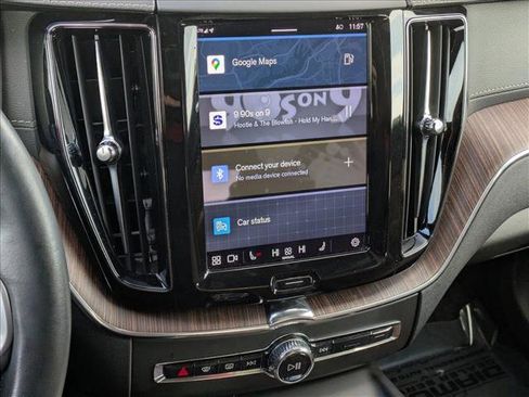 Used 2022 Volvo XC60 B5 Inscription image 15