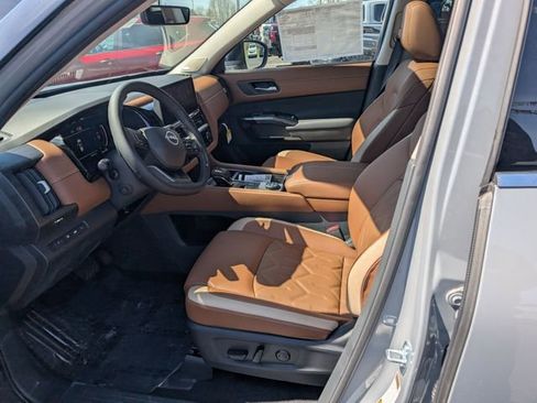 New 2026 Nissan Pathfinder Platinum image 14