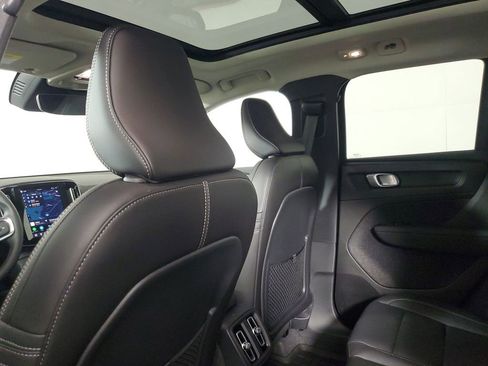 Used 2026 Volvo XC40 B4 Plus w/ Climate Package image 16