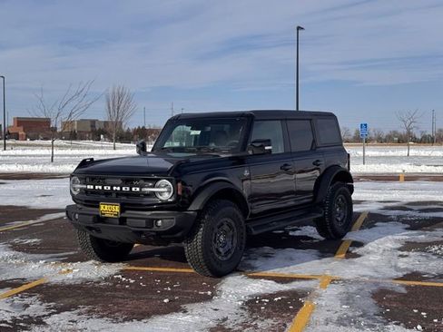 New 2025 Ford Bronco Outer Banks w/ Sasquatch Package image 35