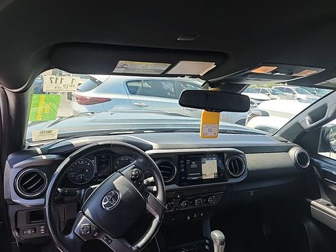 Used 2019 Toyota Tacoma TRD Sport AWD/4WD image 7