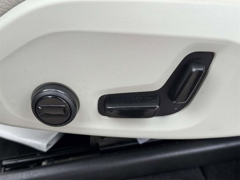 Certified 2024 Volvo XC90 B5 Core w/ Climate Package image 18