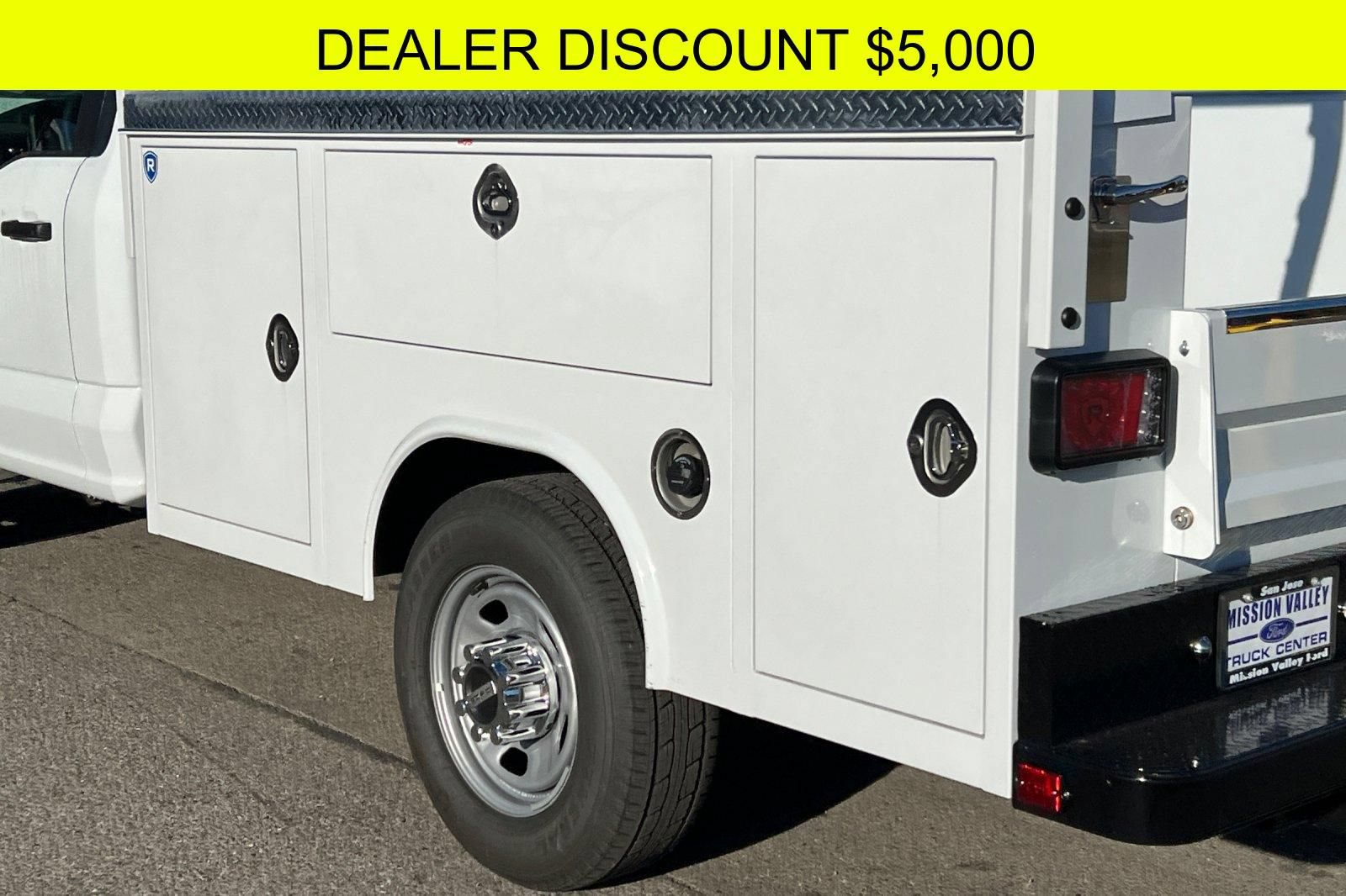 New 2025 Ford F350 XL w/ XL Chrome Package RWD image 24