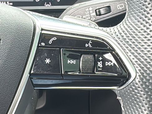 Used 2023 Audi e-tron S Prestige w/ Prestige Package image 24