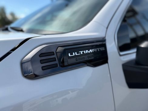 Used 2025 GMC Sierra 2500 Denali Ultimate image 10